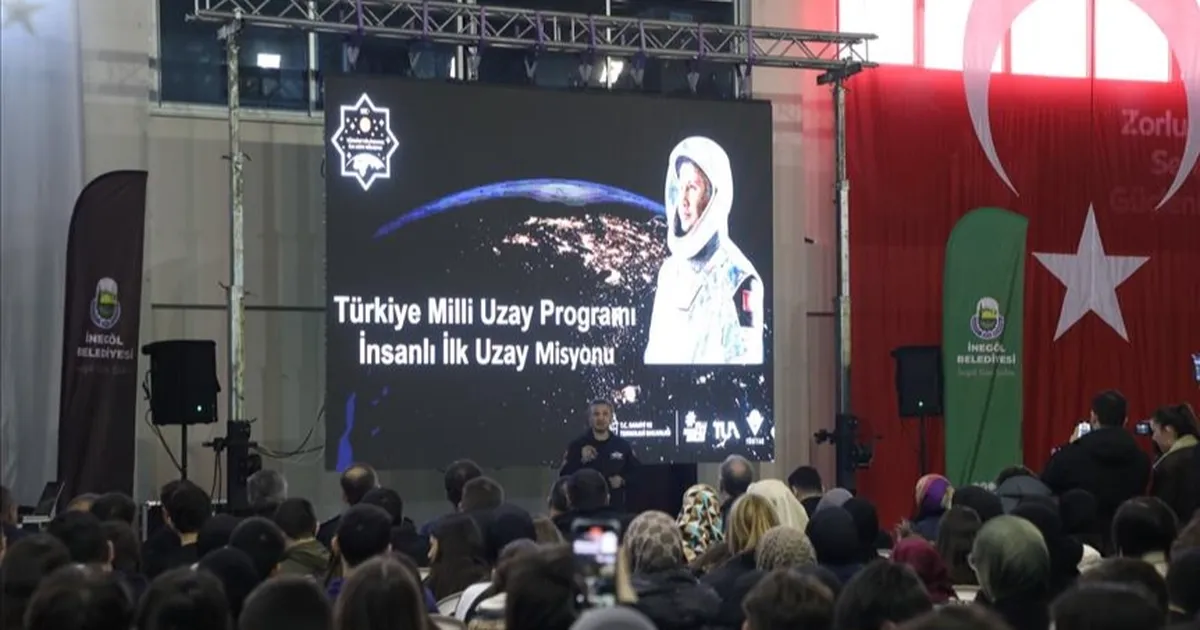 Astronot Alper Gezeravcı Bursa İnegöl’de öğrencilerle buluştu